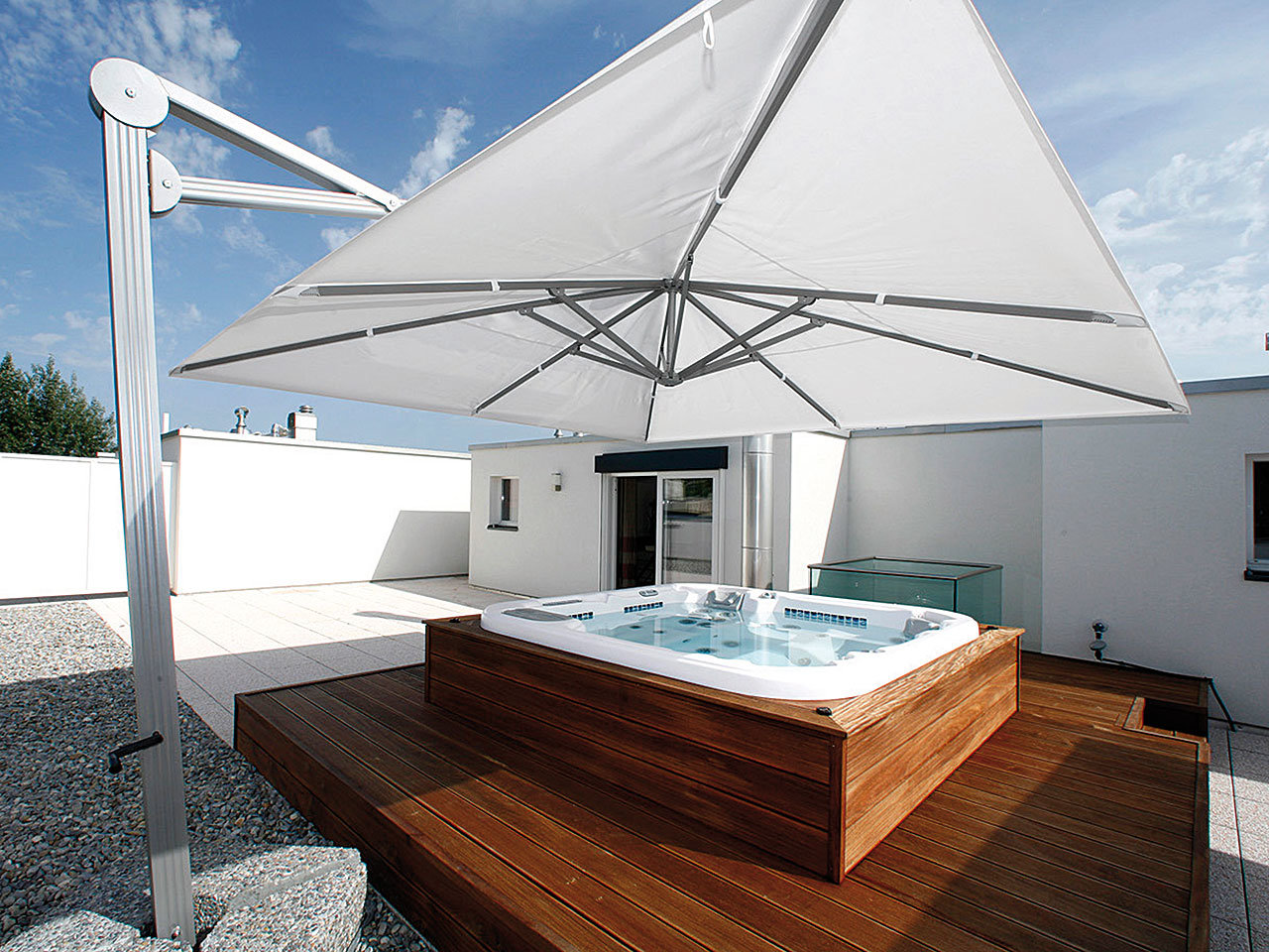 Reflections Chairman II jacuzzi lekkert plassert på terrassen Reflections Chairman II jacuzzi lekkert plassert på terrassen