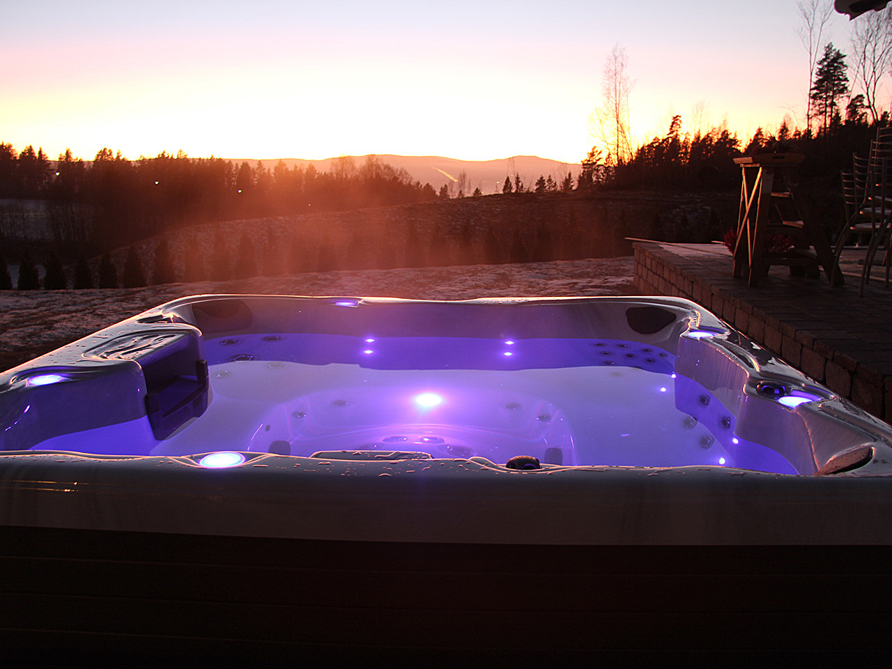 Kveldstemning i et Vita Grand jacuzzi fra Spatec Kveldstemning i et Vita Grand jacuzzi fra Spatec