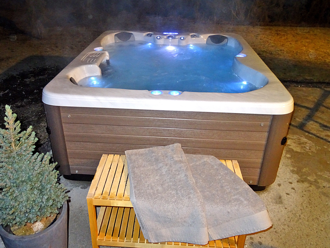 Vita Joli jacuzzi – et flott plassbesparende bad for 2-3 personer Vita Joli jacuzzi – et flott plassbesparende bad for 2-3 personer