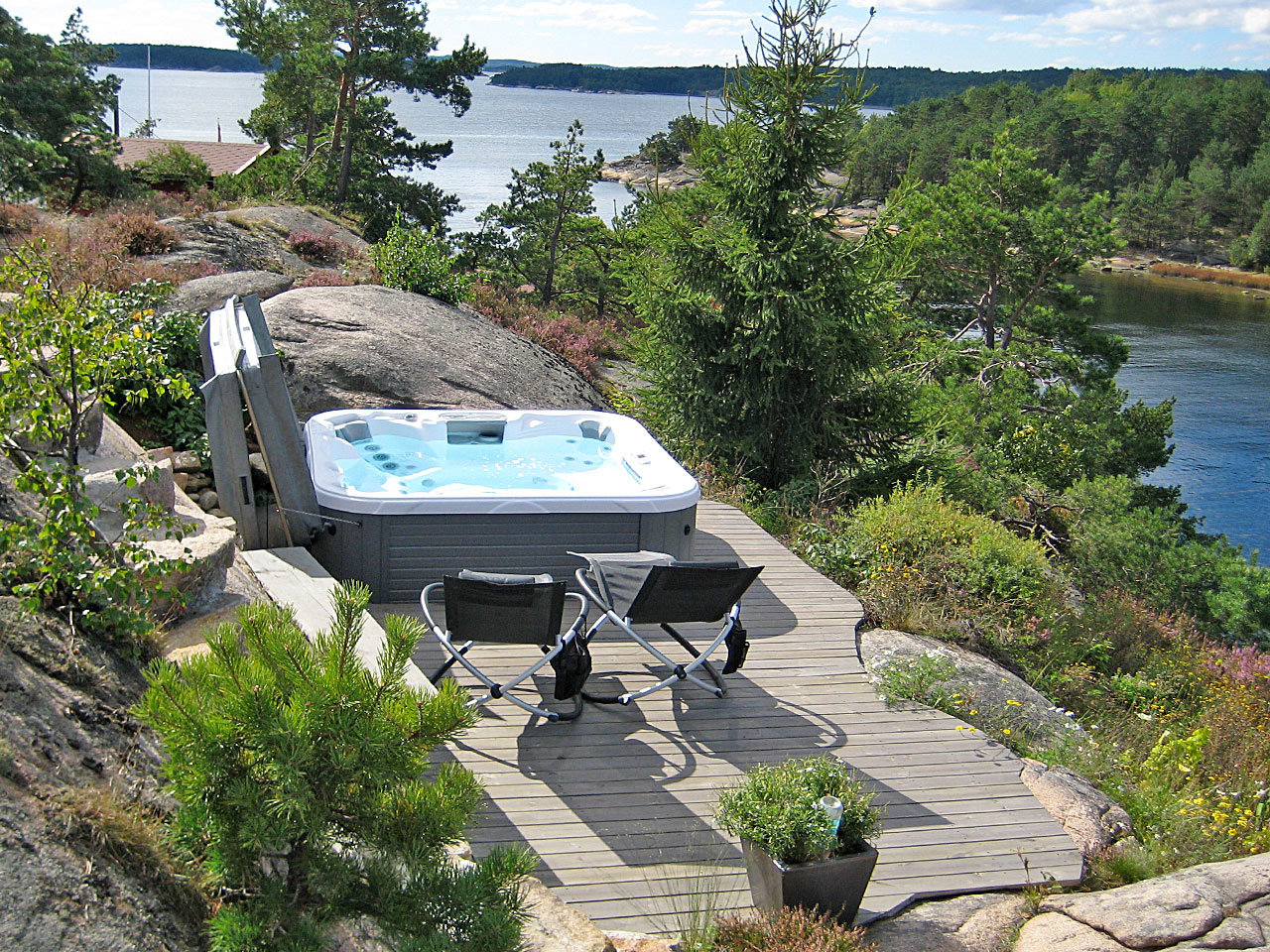 Reflections Nautilus jacuzzi lekkert plassert ved hytta ved sjøen Reflections Nautilus jacuzzi lekkert plassert ved hytta ved sjøen