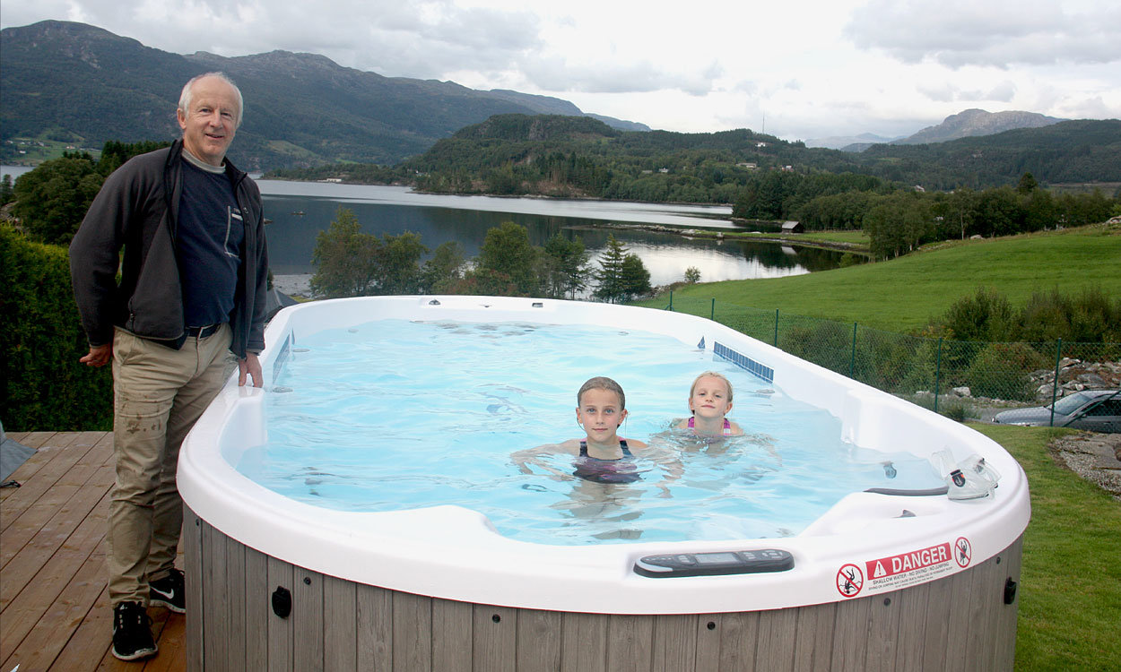 Det gode liv i swimspa og motstrømsbasseng - spa basseng for bruk inne og utendørs Det gode liv i swimspa og motstrømsbasseng - spa basseng for bruk inne og utendørs