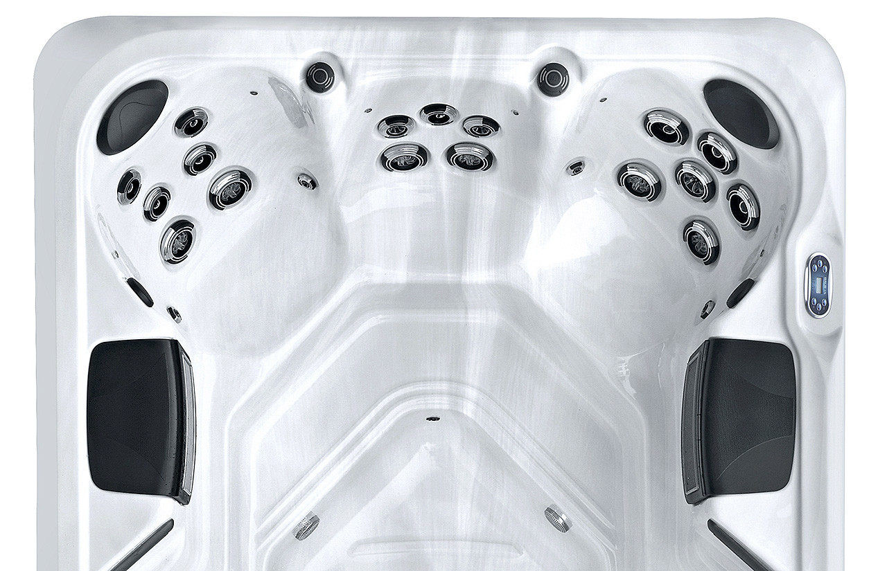 North Spas Eira har 3 gode sitteplasser med variert massasje North Spas Eira har 3 gode sitteplasser med variert massasje