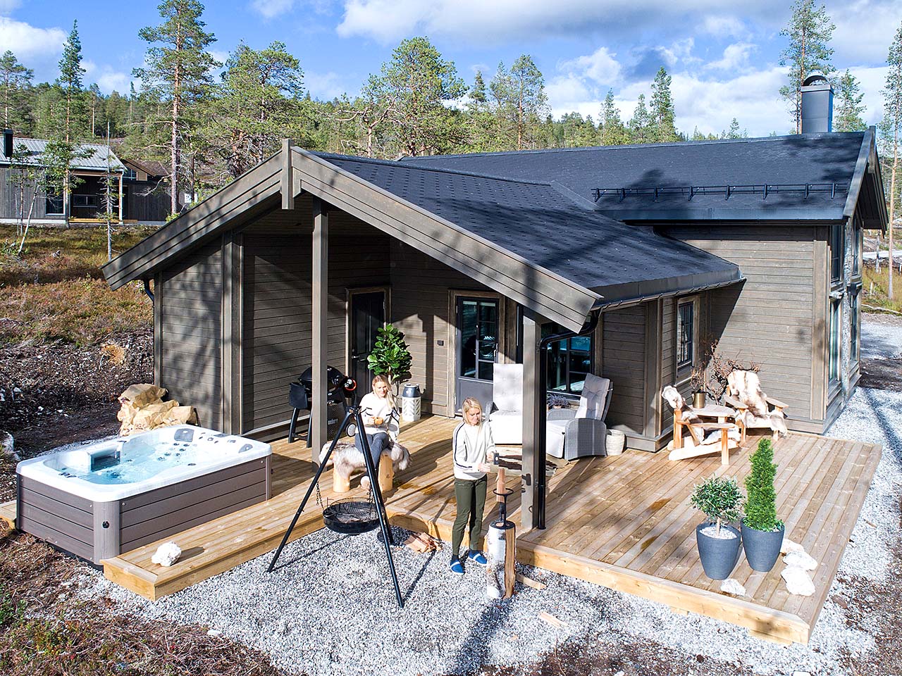 Farmen jentene gleder seg over sitt Vita Joli jacuzzi fra Spatec Massasjebad Farmen jentene gleder seg over sitt Vita Joli jacuzzi fra Spatec Massasjebad